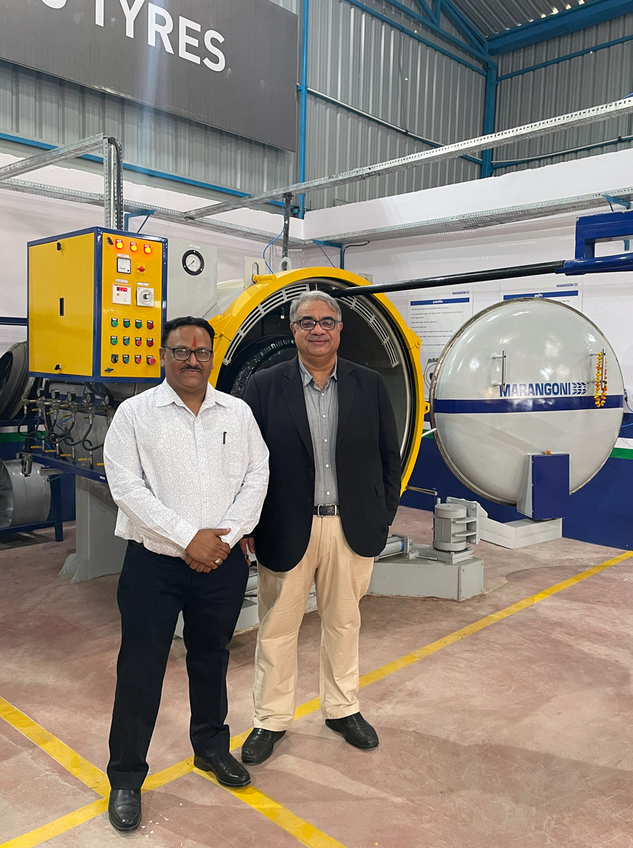 Hemant-Kaul,-CEO-Marangoni-India-(right)-with-Manoj-Agarwal,-Proprietor-of-Manoj-Tyres-(left)_web